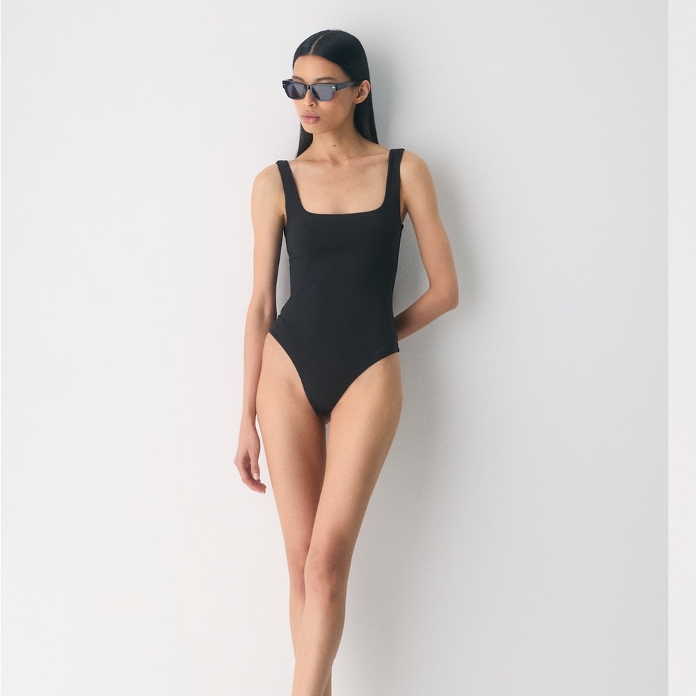 Aritzia Original Contour Squareneck Bodysuit